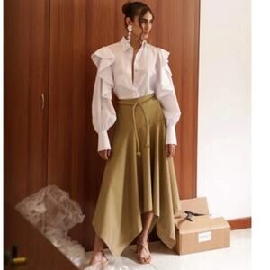 No Pise La Grama Women's White La Sabana Shirt Size M